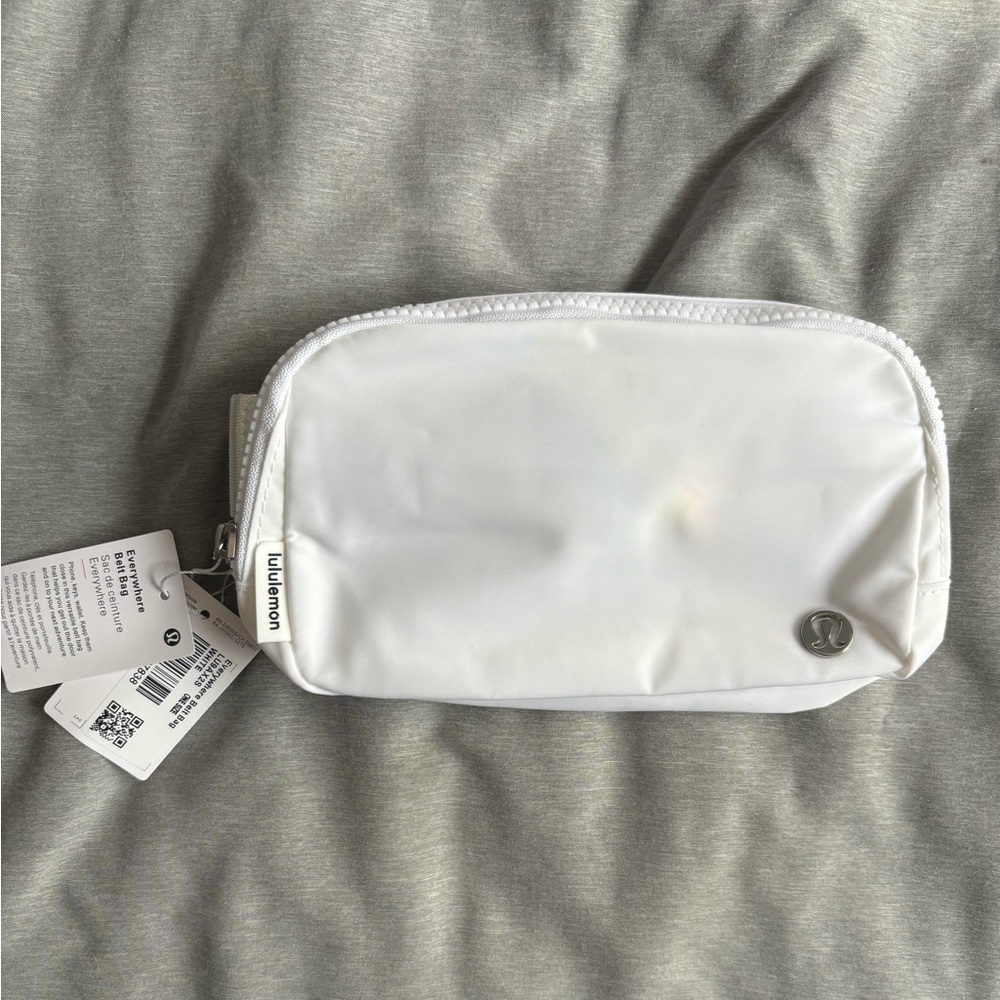 NWT Lululemon 1L Everywhere white belt Bag